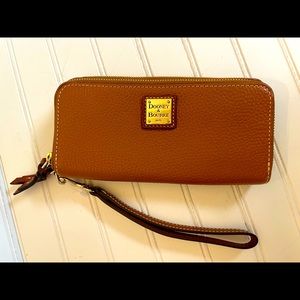 Dooney & Bourke wristlet wallet